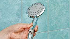Les accessoires douches essentiels pour une salle de bain pratique et élégante